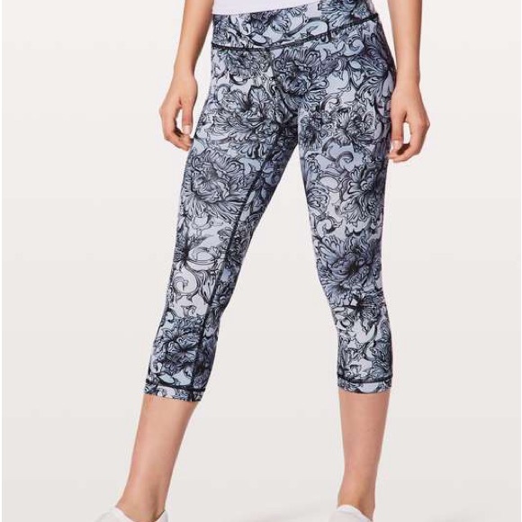 LULULEMON FAST AND FREE CROP II TIGHT NULUX TIGHTS LILAC FLORAL size 8 - Picture 1 of 9